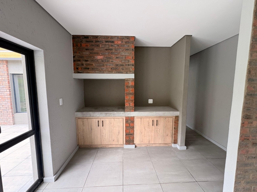 5 Bedroom Property for Sale in Cherry Creek Country Estate Western Cape